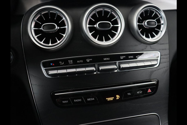 Mercedes-Benz C-Klasse 180 Business Solution AMG | Stoelverwarming | Leder/Alcantara | Carplay | Digital Cockpit | Camera | Full LED | Park Assist | Cruise control | Bluetooth | Climate control