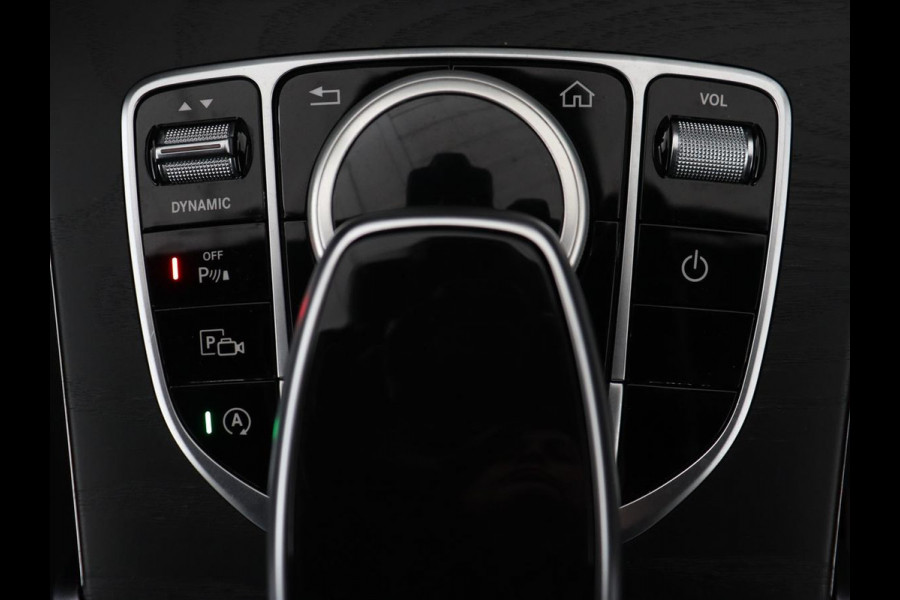Mercedes-Benz C-Klasse 180 Business Solution AMG | Stoelverwarming | Leder/Alcantara | Carplay | Digital Cockpit | Camera | Full LED | Park Assist | Cruise control | Bluetooth | Climate control