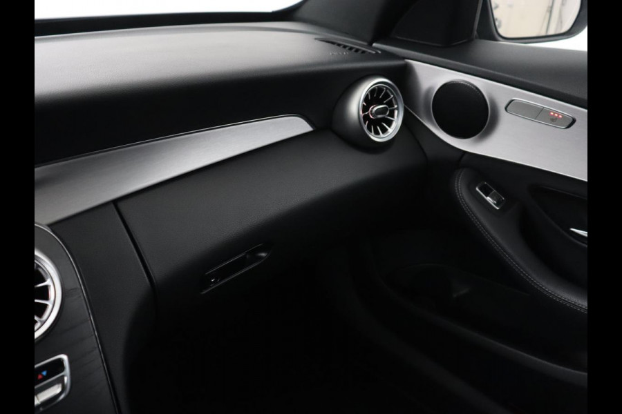 Mercedes-Benz C-Klasse 180 Business Solution AMG | Stoelverwarming | Leder/Alcantara | Carplay | Digital Cockpit | Camera | Full LED | Park Assist | Cruise control | Bluetooth | Climate control