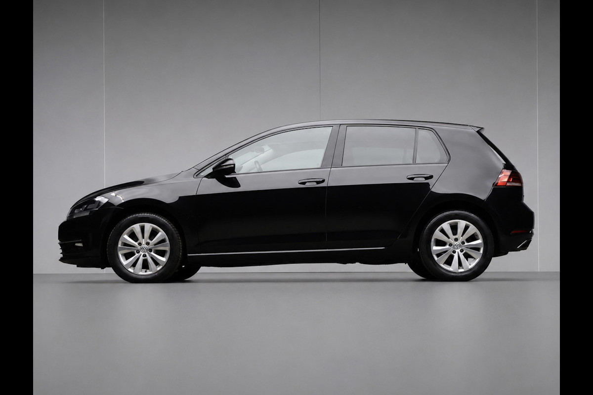 Volkswagen Golf 1.0 TSI Comfortline Sport (APPLE CARPLAY,GROOT NAVI,PDC,CLIMATE,ADAPTIVE CRUISE,GETINT,LED,SPORTSTOELEN,LM VELGEN)