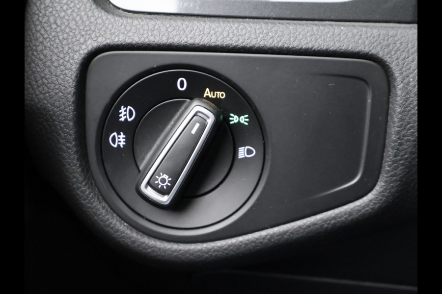 Volkswagen Golf 1.0 TSI Comfortline Sport (APPLE CARPLAY,GROOT NAVI,PDC,CLIMATE,ADAPTIVE CRUISE,GETINT,LED,SPORTSTOELEN,LM VELGEN)