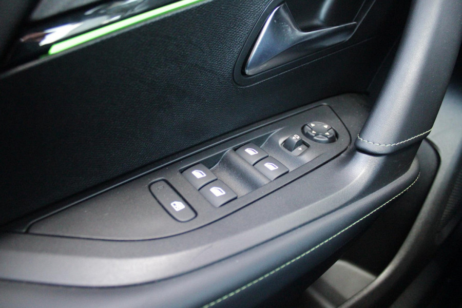 Peugeot 2008 1.2 130PK GT | NAVIGATIE 10" TOUCHSCREEN | APPLE CARPLAY/ANDROID AUTO | CRUISE CONTROL | ACHTERUITRIJ CAMERA | DODEHOEK BEWAKING | FULL LED KOPLAMPEN | 3-D INSTRUMENTENPANEEL | DAB+ RADIO | LICHTMETALEN VELGEN 17" |