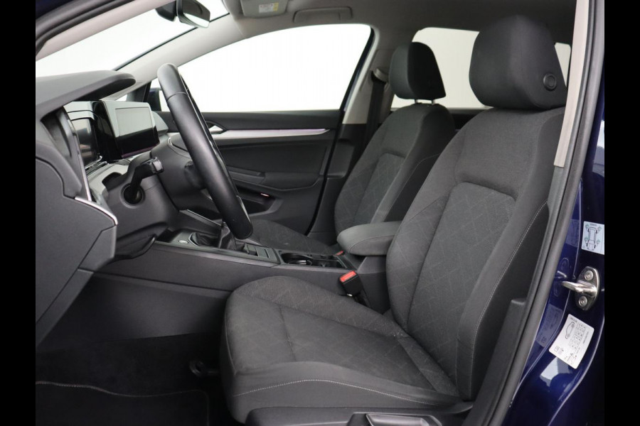 Volkswagen Golf 1.0 TSI Life | Camera | Carplay | Park Assist | Adaptive cruise | Navigatie | Sfeerverlichting | Full LED | Climate control | Digital Cockpit | Climate control | Bluetooth