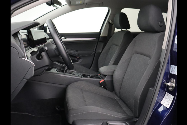 Volkswagen Golf 1.0 TSI Life | Camera | Carplay | Park Assist | Adaptive cruise | Navigatie | Sfeerverlichting | Full LED | Climate control | Digital Cockpit | Climate control | Bluetooth