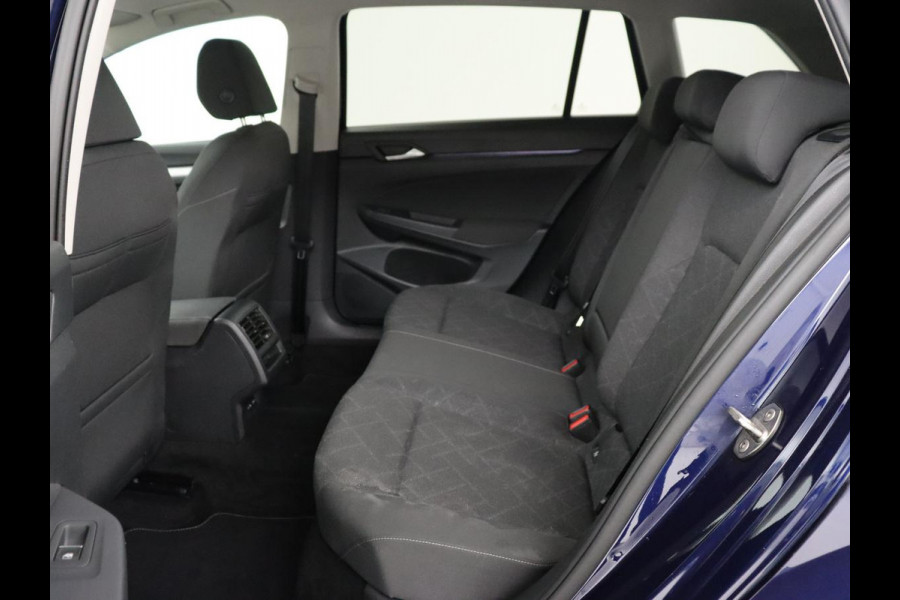 Volkswagen Golf 1.0 TSI Life | Camera | Carplay | Park Assist | Adaptive cruise | Navigatie | Sfeerverlichting | Full LED | Climate control | Digital Cockpit | Climate control | Bluetooth