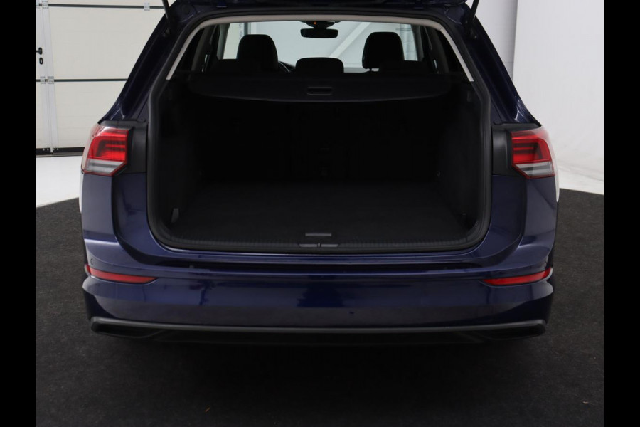 Volkswagen Golf 1.0 TSI Life | Camera | Carplay | Park Assist | Adaptive cruise | Navigatie | Sfeerverlichting | Full LED | Climate control | Digital Cockpit | Climate control | Bluetooth