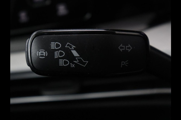Volkswagen Golf 1.0 TSI Life | Camera | Carplay | Park Assist | Adaptive cruise | Navigatie | Sfeerverlichting | Full LED | Climate control | Digital Cockpit | Climate control | Bluetooth