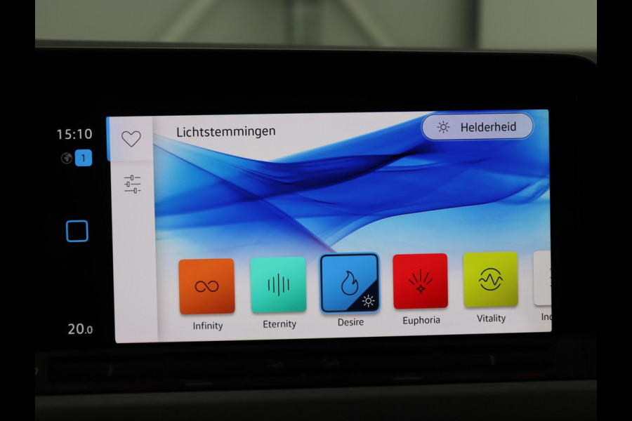Volkswagen Golf 1.0 TSI Life | Camera | Carplay | Park Assist | Adaptive cruise | Navigatie | Sfeerverlichting | Full LED | Climate control | Digital Cockpit | Climate control | Bluetooth
