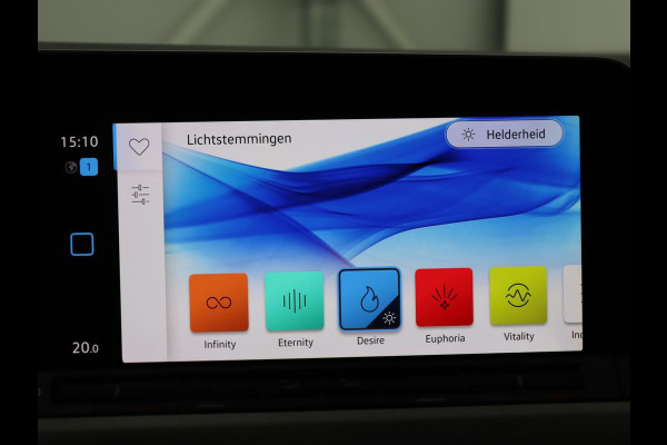 Volkswagen Golf 1.0 TSI Life | Camera | Carplay | Park Assist | Adaptive cruise | Navigatie | Sfeerverlichting | Full LED | Climate control | Digital Cockpit | Climate control | Bluetooth