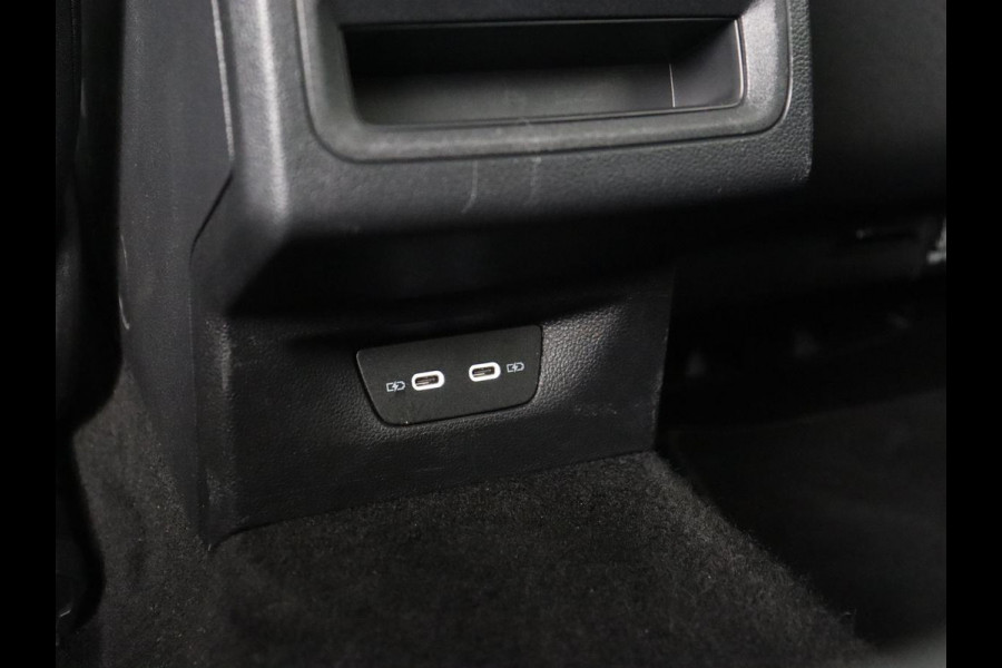 Volkswagen Golf 1.0 TSI Life | Camera | Carplay | Park Assist | Adaptive cruise | Navigatie | Sfeerverlichting | Full LED | Climate control | Digital Cockpit | Climate control | Bluetooth