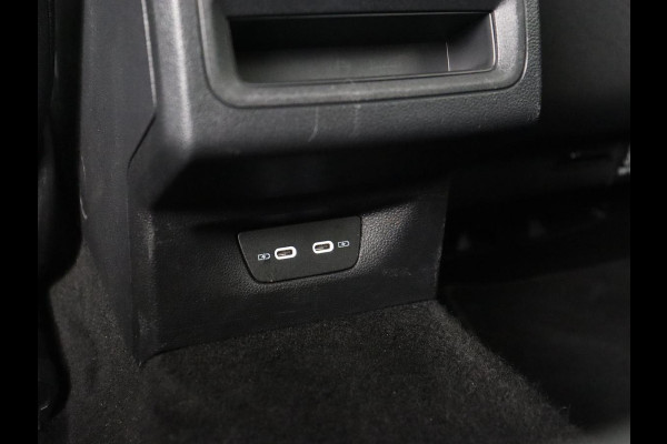 Volkswagen Golf 1.0 TSI Life | Camera | Carplay | Park Assist | Adaptive cruise | Navigatie | Sfeerverlichting | Full LED | Climate control | Digital Cockpit | Climate control | Bluetooth