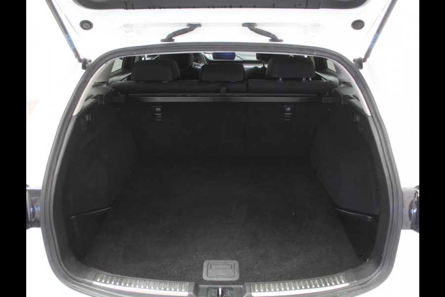 Mazda 6 Sportbreak 2.0 SkyActiv-G 165 Luxury CLIMATE | CARPLAY | LMV19 | AFNBTRHAAK | STOEL/STUURVERW | HEAD-UP | LED | ADAPCRUISE