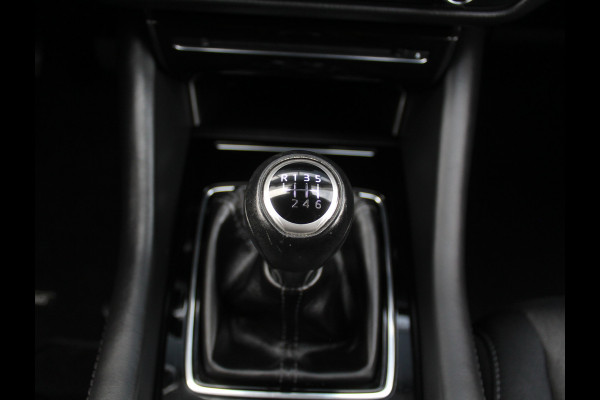 Mazda 6 Sportbreak 2.0 SkyActiv-G 165 Luxury CLIMATE | CARPLAY | LMV19 | AFNBTRHAAK | STOEL/STUURVERW | HEAD-UP | LED | ADAPCRUISE