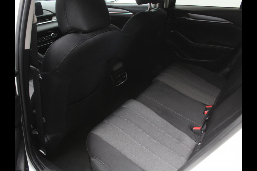 Mazda 6 Sportbreak 2.0 SkyActiv-G 165 Luxury CLIMATE | CARPLAY | LMV19 | AFNBTRHAAK | STOEL/STUURVERW | HEAD-UP | LED | ADAPCRUISE