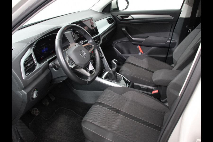 Volkswagen T-Roc 1.0 TSI Life Digitale Cockpit Navigatie Apple Carplay/Android Auto Adaptive Cruise control Parkeer sensoren Lichtmetalen Velgen 16" Extra Getint glas