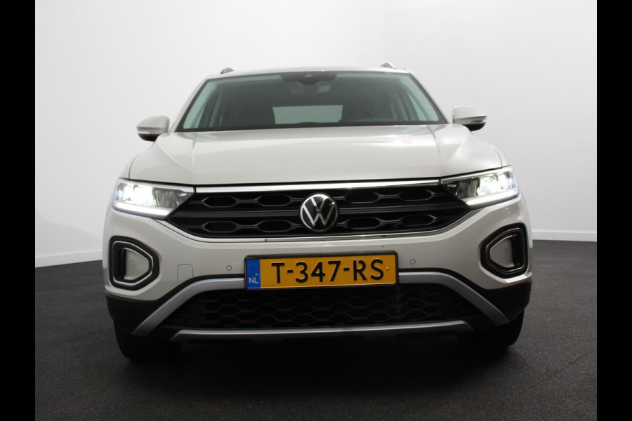 Volkswagen T-Roc 1.0 TSI Life Digitale Cockpit Navigatie Apple Carplay/Android Auto Adaptive Cruise control Parkeer sensoren Lichtmetalen Velgen 16" Extra Getint glas