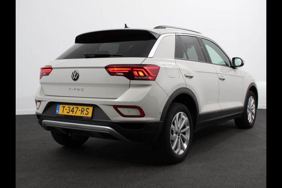 Volkswagen T-Roc 1.0 TSI Life Digitale Cockpit Navigatie Apple Carplay/Android Auto Adaptive Cruise control Parkeer sensoren Lichtmetalen Velgen 16" Extra Getint glas