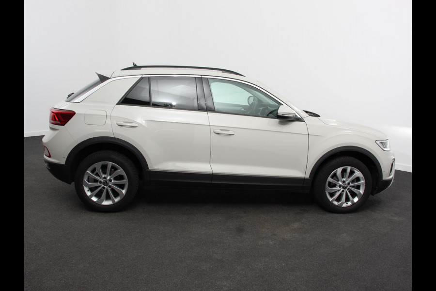 Volkswagen T-Roc 1.0 TSI Life Digitale Cockpit Navigatie Apple Carplay/Android Auto Adaptive Cruise control Parkeer sensoren Lichtmetalen Velgen 16" Extra Getint glas