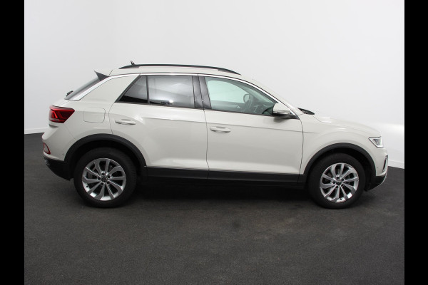 Volkswagen T-Roc 1.0 TSI Life Digitale Cockpit Navigatie Apple Carplay/Android Auto Adaptive Cruise control Parkeer sensoren Lichtmetalen Velgen 16" Extra Getint glas