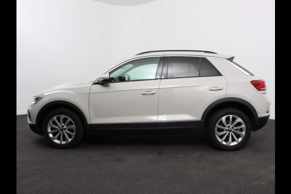 Volkswagen T-Roc 1.0 TSI Life Digitale Cockpit Navigatie Apple Carplay/Android Auto Adaptive Cruise control Parkeer sensoren Lichtmetalen Velgen 16" Extra Getint glas