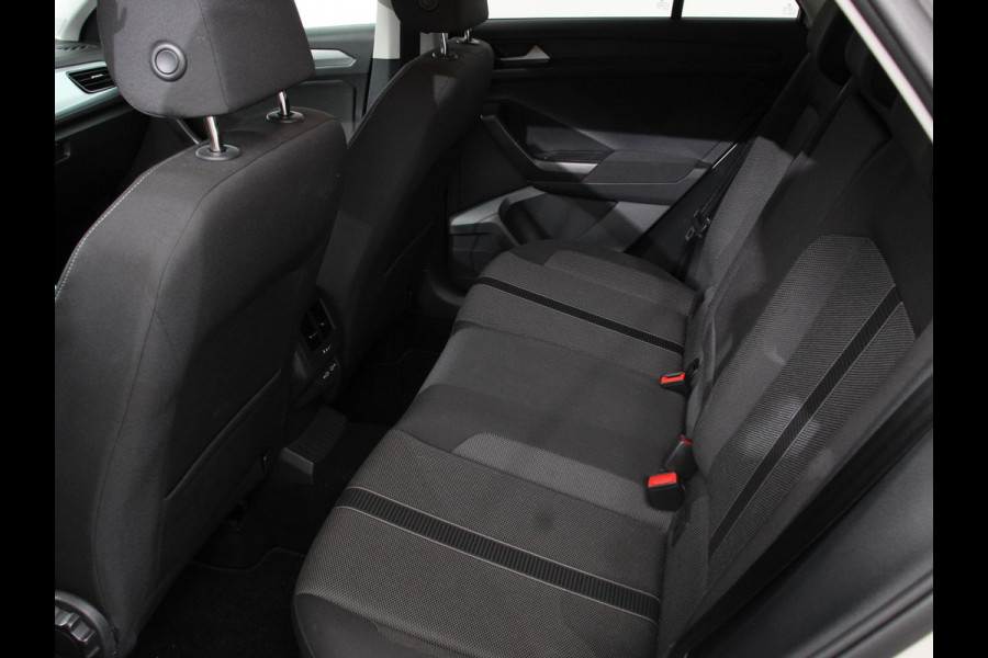 Volkswagen T-Roc 1.0 TSI Life Digitale Cockpit Navigatie Apple Carplay/Android Auto Adaptive Cruise control Parkeer sensoren Lichtmetalen Velgen 16" Extra Getint glas