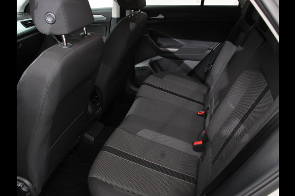 Volkswagen T-Roc 1.0 TSI Life Digitale Cockpit Navigatie Apple Carplay/Android Auto Adaptive Cruise control Parkeer sensoren Lichtmetalen Velgen 16" Extra Getint glas