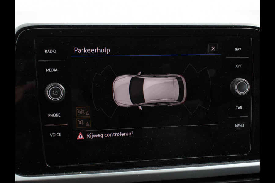 Volkswagen T-Roc 1.0 TSI Life Digitale Cockpit Navigatie Apple Carplay/Android Auto Adaptive Cruise control Parkeer sensoren Lichtmetalen Velgen 16" Extra Getint glas