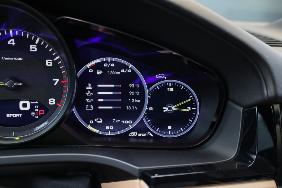 Porsche Cayenne 3.0 E-Hybrid Platinum Edition | PANO | 22 INCH | BOSE | 360 | MEMORY | LUCHTVERING | SPORT CRHONO | KEYLESS |