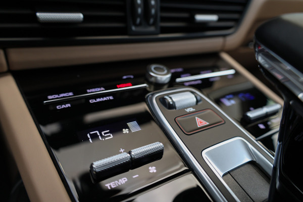 Porsche Cayenne 3.0 E-Hybrid Platinum Edition | PANO | 22 INCH | BOSE | 360 | MEMORY | LUCHTVERING | SPORT CRHONO | KEYLESS |