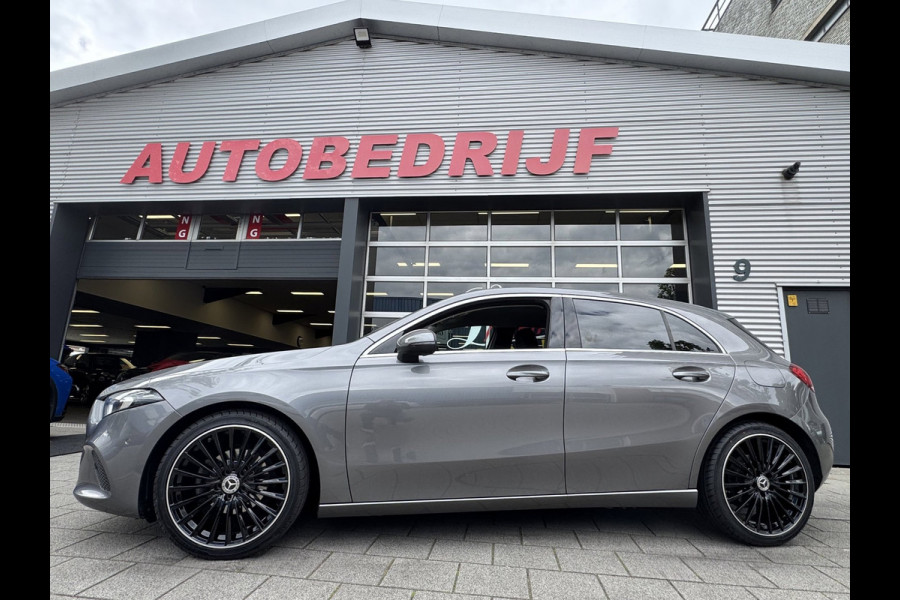 Mercedes-Benz A-Klasse 180 Business Solution - Navigatie / Apple CarPlay I Sport interieur I PDC I LED I 85.000 KM - Dealer ond.