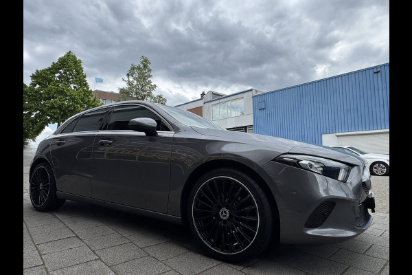 Mercedes-Benz A-Klasse 180 Business Solution - Navigatie / Apple CarPlay I Sport interieur I PDC I LED I 85.000 KM - Dealer ond.