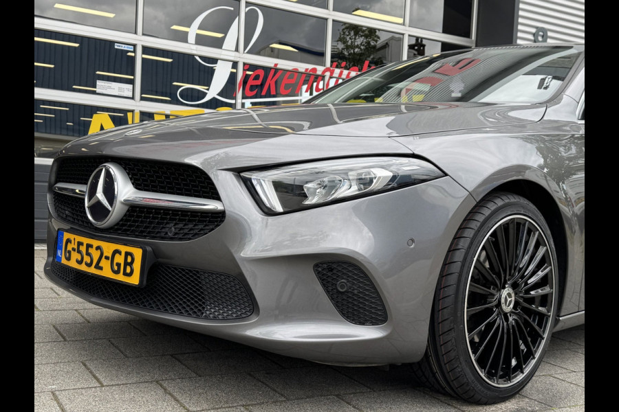 Mercedes-Benz A-Klasse 180 Business Solution - Navigatie / Apple CarPlay I Sport interieur I PDC I LED I 85.000 KM - Dealer ond.