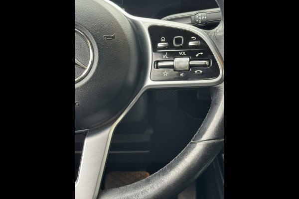 Mercedes-Benz A-Klasse 180 Business Solution - Navigatie / Apple CarPlay I Sport interieur I PDC I LED I 85.000 KM - Dealer ond.