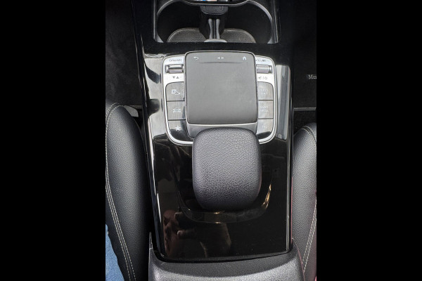 Mercedes-Benz A-Klasse 180 Business Solution - Navigatie / Apple CarPlay I Sport interieur I PDC I LED I 85.000 KM - Dealer ond.