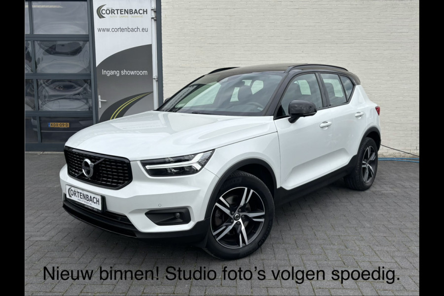 Volvo XC40 2.0 T5 AWD R-Design | Zwenkbare trekhaak | 2.100 Kg Trekgewicht | Panorama dak | Blis | Harman Kardon | 360 Camera |