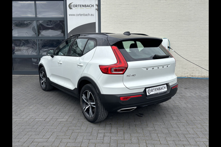 Volvo XC40 2.0 T5 AWD R-Design | Zwenkbare trekhaak | 2.100 Kg Trekgewicht | Panorama dak | Blis | Harman Kardon | 360 Camera |