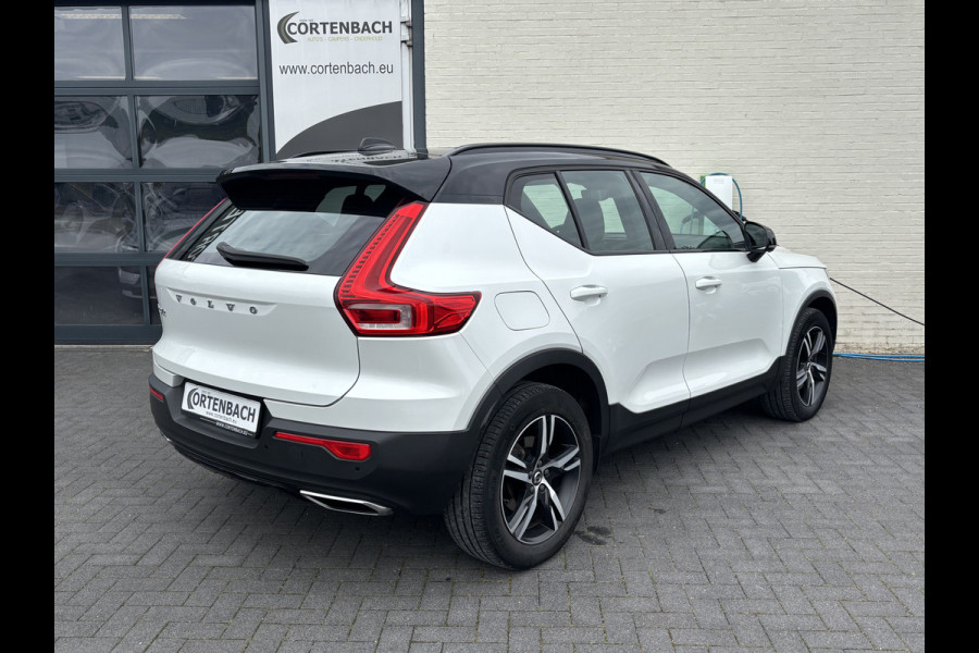 Volvo XC40 2.0 T5 AWD R-Design | Zwenkbare trekhaak | 2.100 Kg Trekgewicht | Panorama dak | Blis | Harman Kardon | 360 Camera |