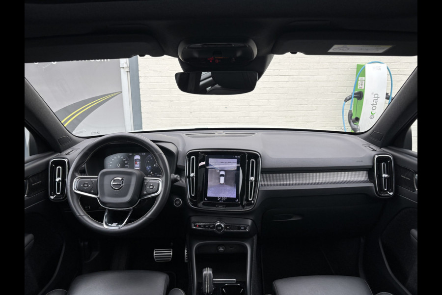 Volvo XC40 2.0 T5 AWD R-Design | Zwenkbare trekhaak | 2.100 Kg Trekgewicht | Panorama dak | Blis | Harman Kardon | 360 Camera |