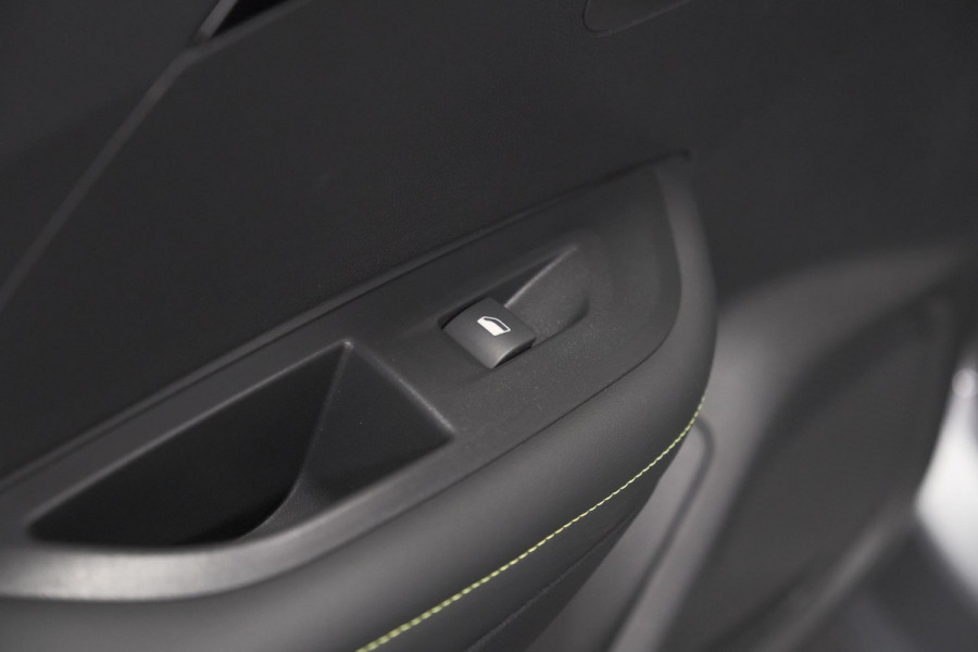 Peugeot 2008 Hybrid 145 e-DCS6 GT | Camera | Apple Carplay | Parkeersensoren