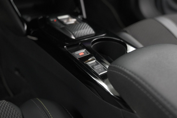 Peugeot 2008 Hybrid 145 e-DCS6 GT | Camera | Apple Carplay | Parkeersensoren