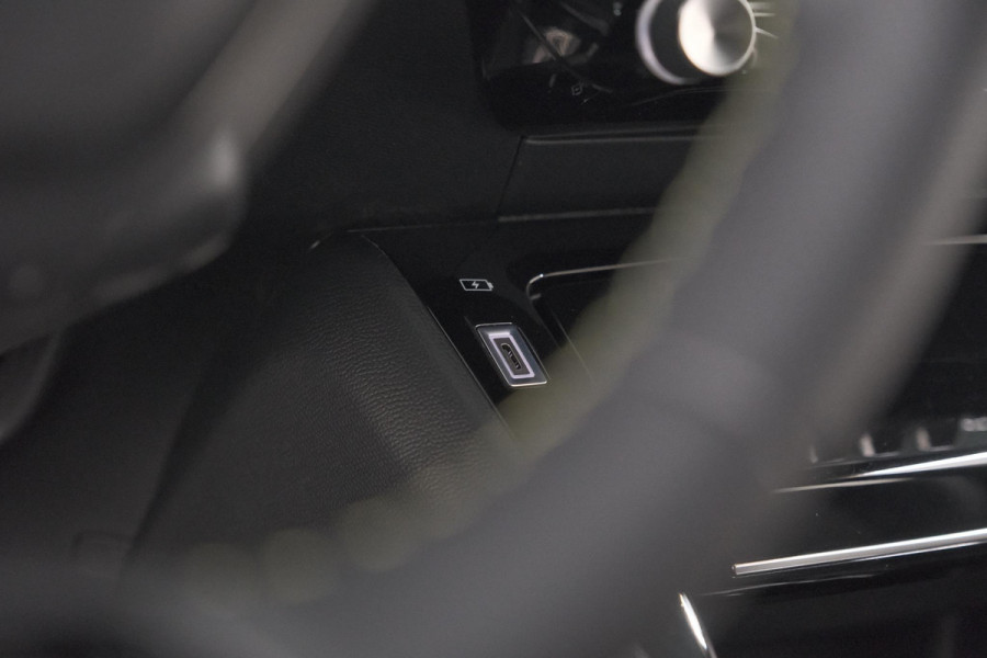 Peugeot 2008 Hybrid 145 e-DCS6 GT | Camera | Apple Carplay | Parkeersensoren