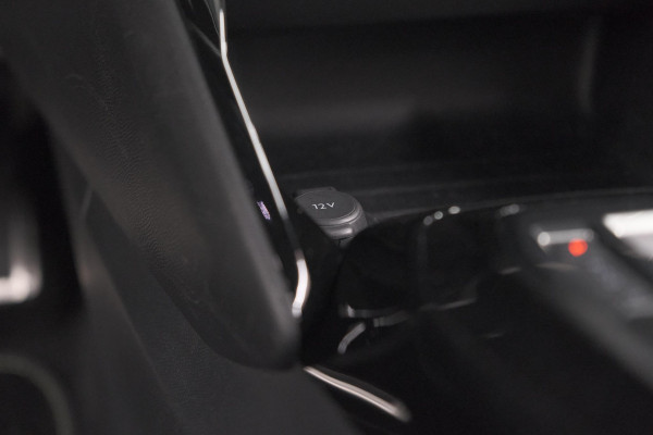 Peugeot 2008 Hybrid 145 e-DCS6 GT | Camera | Apple Carplay | Parkeersensoren