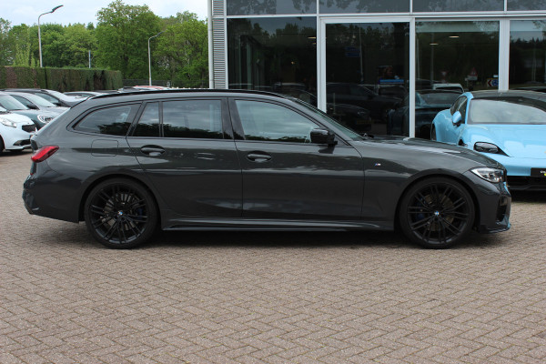 BMW 3 Serie Touring 330i High Exe. M Sport / M340 uitgevoerd / Leder&Alcantara / CarPlay / 19'' / Parkeerhulp V+A / Stoelverwarming / Sportstoelen / DAB / Cruise Control