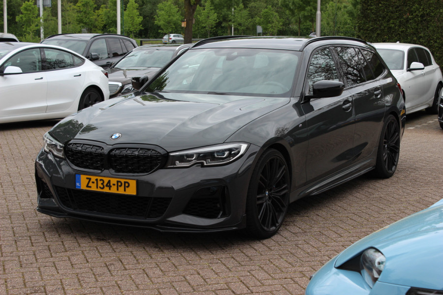 BMW 3 Serie Touring 330i High Exe. M Sport / M340 uitgevoerd / Leder&Alcantara / CarPlay / 19'' / Parkeerhulp V+A / Stoelverwarming / Sportstoelen / DAB / Cruise Control