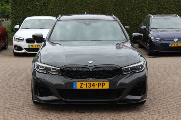 BMW 3 Serie Touring 330i High Exe. M Sport / M340 uitgevoerd / Leder&Alcantara / CarPlay / 19'' / Parkeerhulp V+A / Stoelverwarming / Sportstoelen / DAB / Cruise Control
