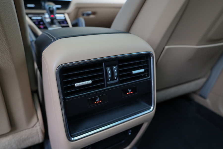 Porsche Cayenne 3.0 E-Hybrid Platinum Edition | PANO | 22 INCH | BOSE | 360 | MEMORY | LUCHTVERING | SPORT CRHONO | KEYLESS |