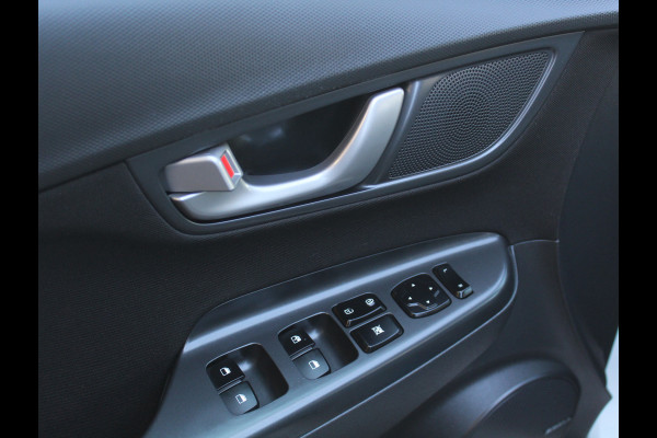 Hyundai Kona 1.0T Fashion CLIMATE | CARPLAY | CAMERA | LMV17 | PDCA | CRUISE | NAVI | STOEL/STUURVERW