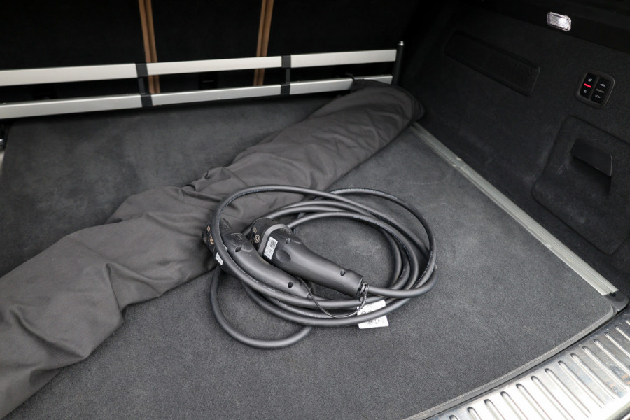 Porsche Cayenne 3.0 E-Hybrid Platinum Edition | PANO | 22 INCH | BOSE | 360 | MEMORY | LUCHTVERING | SPORT CRHONO | KEYLESS |