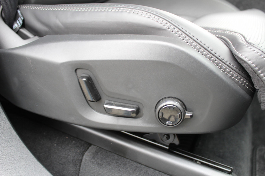 Volvo XC90 2.0 T8 AWD Plus Bright | Luchtvering | 22" | Panoramadak | Leder | BLIS