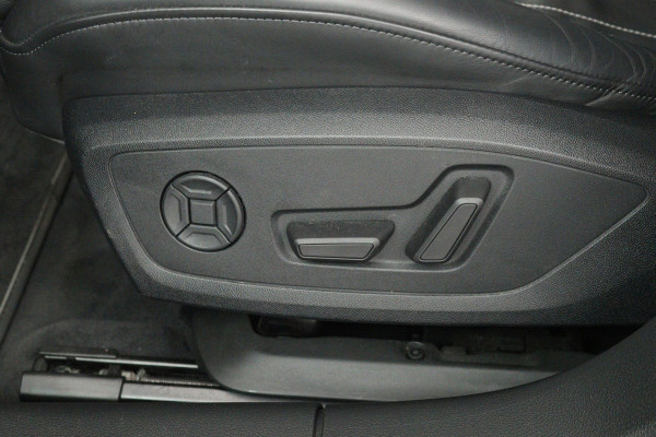 Audi A6 Avant 45 TFSI Design Pro Line Plus S-Line (PANORAMADAK, SFEERVERLICHTING, STOELVERWARMING, CAMERA, ELEKTR STOELEN)